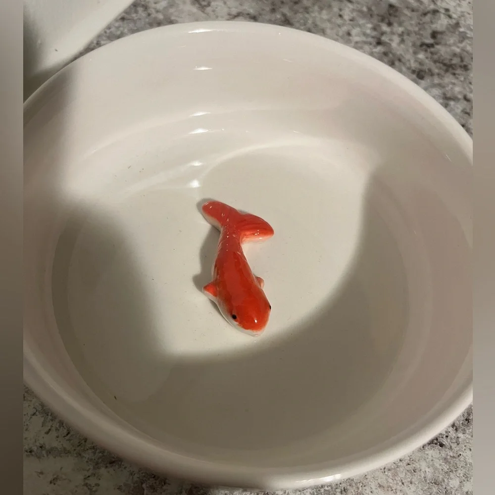N/A white ceramic